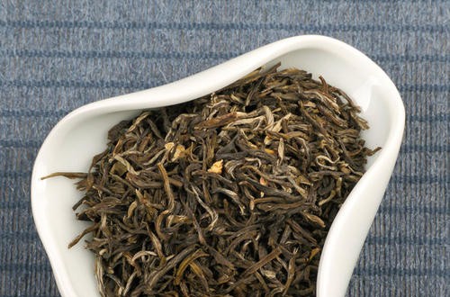 張一元茉莉花茶：湯清味濃，入口芳香回味無窮